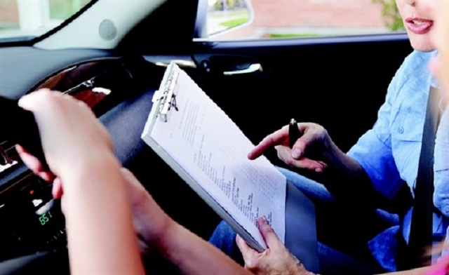 Discussing about how to drive safely Safety Driving