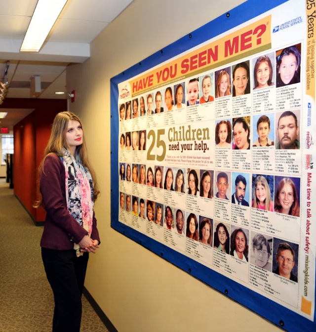 Bulletin with informations of a lost individual Informations about Missing People