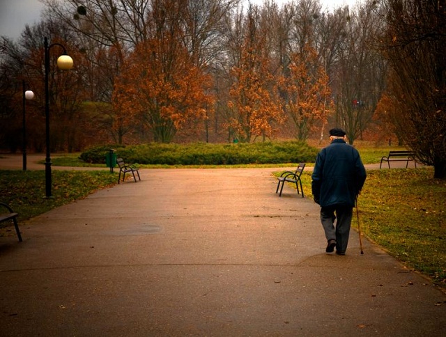 1 - How Real-Time Trackers Promote Safety for Seniors